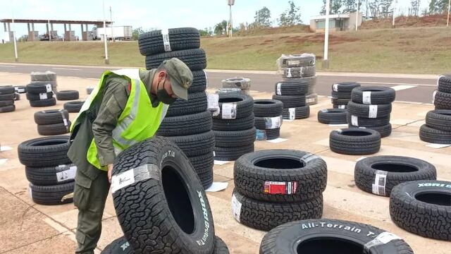 Gendarmería Nacional decomisó neumáticos de contrabando-