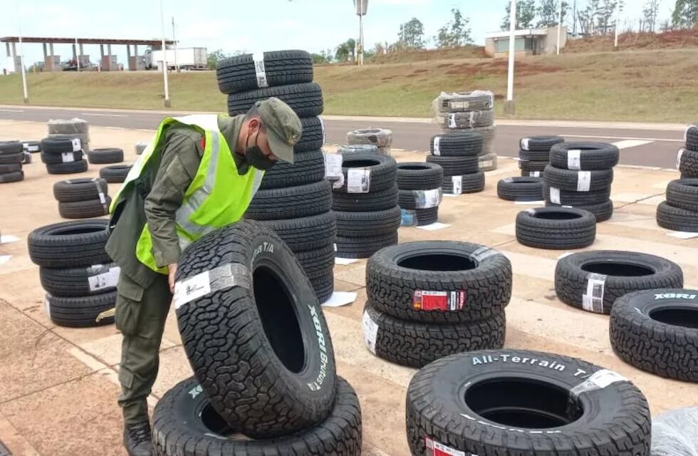 Gendarmería Nacional decomisó neumáticos de contrabando