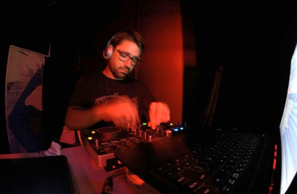 El Dj de Arroyito Juan Bergonzo, se presenta en la noche de Kapanga en San Francisco