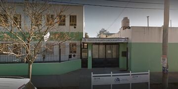 Puerta de la escuela Instituto Ramón García Martínez en Córdoba.