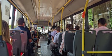 Un chófer de transporte urbano fue agredido en Córdoba. (Christian Luna / La Voz)