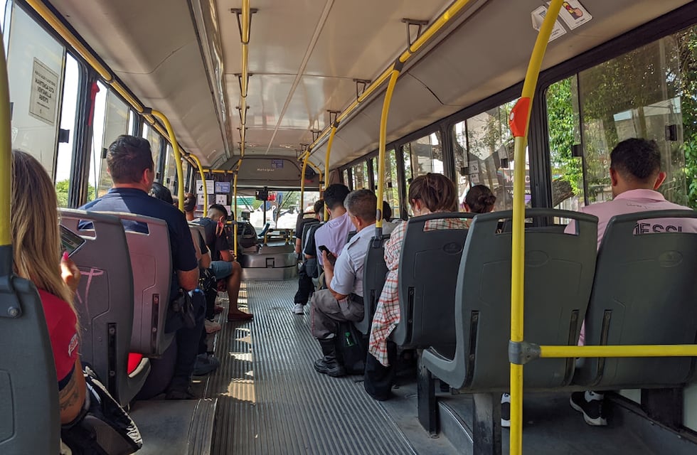 Agredieron a un chófer de colectivo en Córdoba y una línea reducirá su circulación