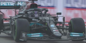 Hamilton venció en Sochi y recuperó el liderazgo del campeonato.