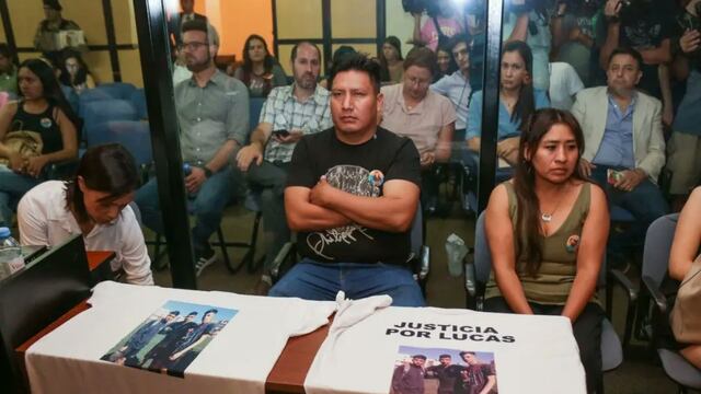 Familiares y amigos de Lucas González en la sala Amia de Comodoro Py