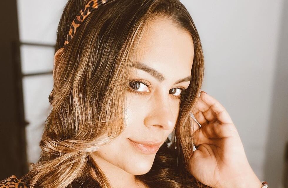 Larissa Riquelme cautivó a sus fanáticos con un revelador top de encaje