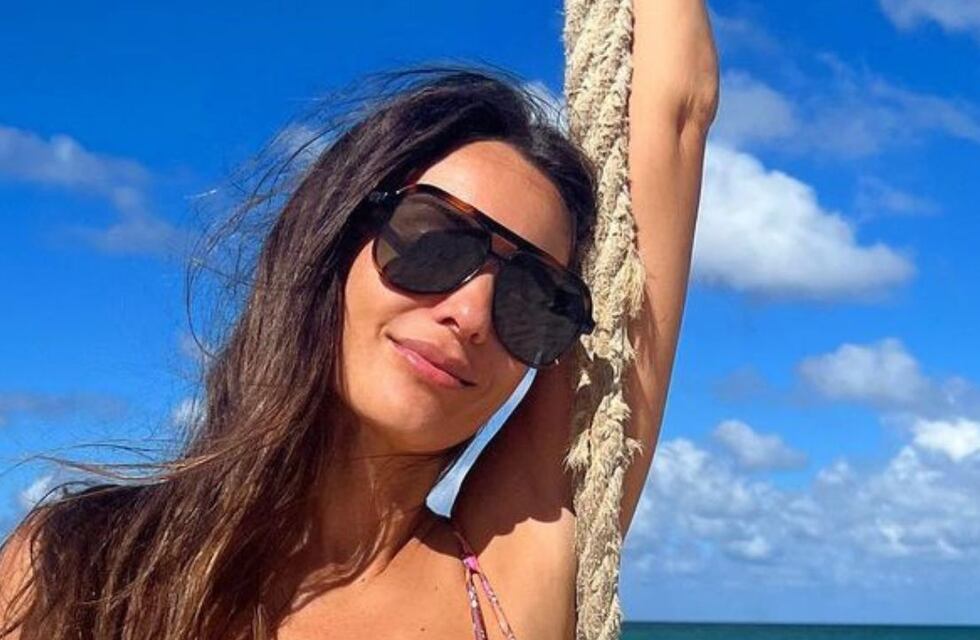 Desde Punta Cana, Pampita vive un Día de la Madre diferente: mucho sol, microbikini y mar