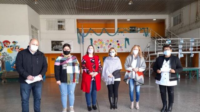 Daniel Quacquarini entregó fondos para dos escuelas de Pujato