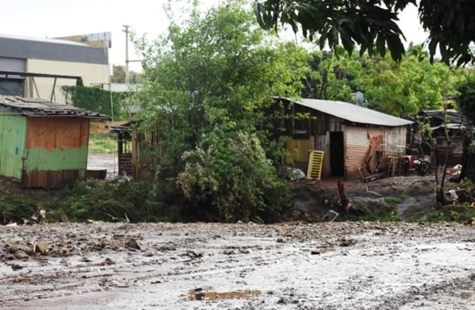 Defensa Civil de Posadas se encuentra asistiendo a barrios afectados por el temporal