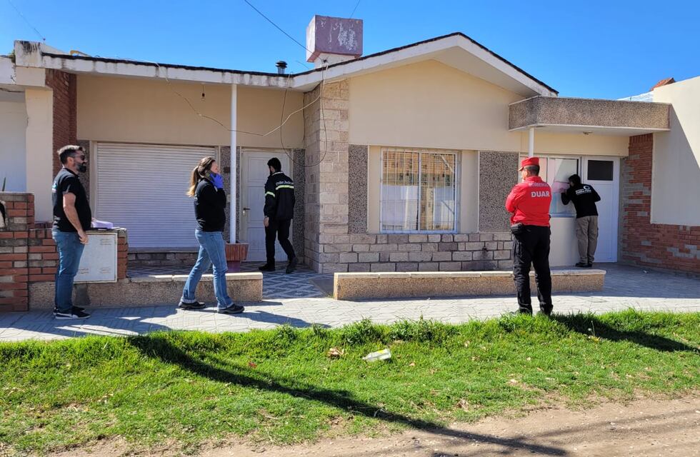 Berrotarán: encontraron un cuerpo enterrado en un patio y detuvieron a la dueña de casa