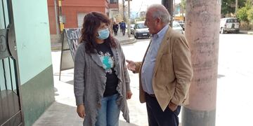 El defensor Javier de Bedia dialogó con el vecindario del barrio Mariano Moreno de esta capital, poniendo a disposición el servicio del organismo.