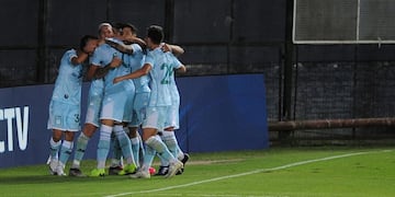 Racing celebra el gol de la victoria de Enzo Copetti ante Rosario Central.