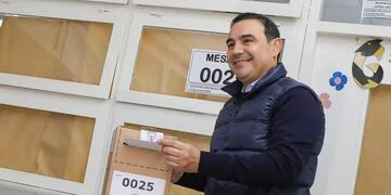 Gustavo Valdés ya votó en las PASO 2023 y confirmó que viajará a Buenos Aires para esperar los resultados.