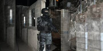 Los investigadores de la Fuerza incautaron 103 dosis de cocaína y 28 dosis de marihuana.