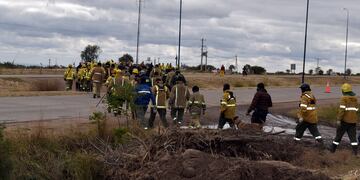 Las fuerzas de seguridad que parcicipan en la búsqueda de Guadalupe Lucero se despliegan para realizar uno de los tantos rastrillajes sobre la Ruta 7.