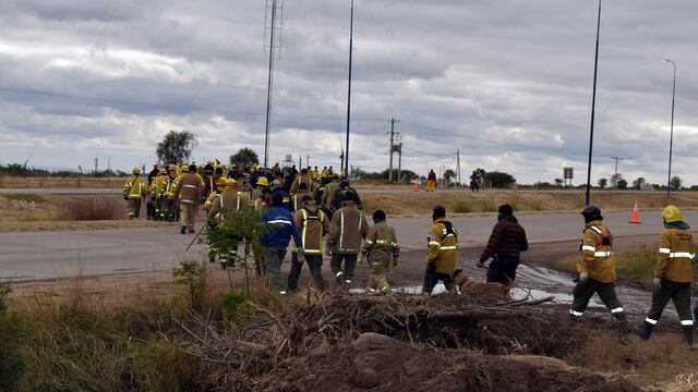Las fuerzas de seguridad que parcicipan en la búsqueda de Guadalupe Lucero se despliegan para realizar uno de los tantos rastrillajes sobre la Ruta 7.