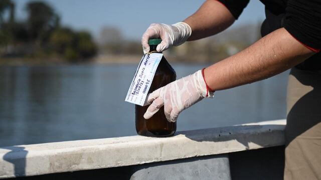 Realizan un importante monitoreo ambiental en el río Gualeguaychú