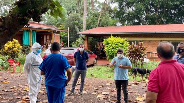 Los abuelos positivos estarán en un sector de aislamiento y el personal deberá realizar el aislamiento en sus respectivos domicilios.