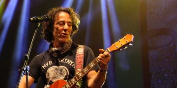 Javier Calamaro deleitó con sus canciones a los enamorados en Carlos Paz