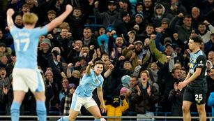 Julián Álvarez es protagonista en el Manchester City de Pep Guardiola. (AP Foto/Dave Thompson)
