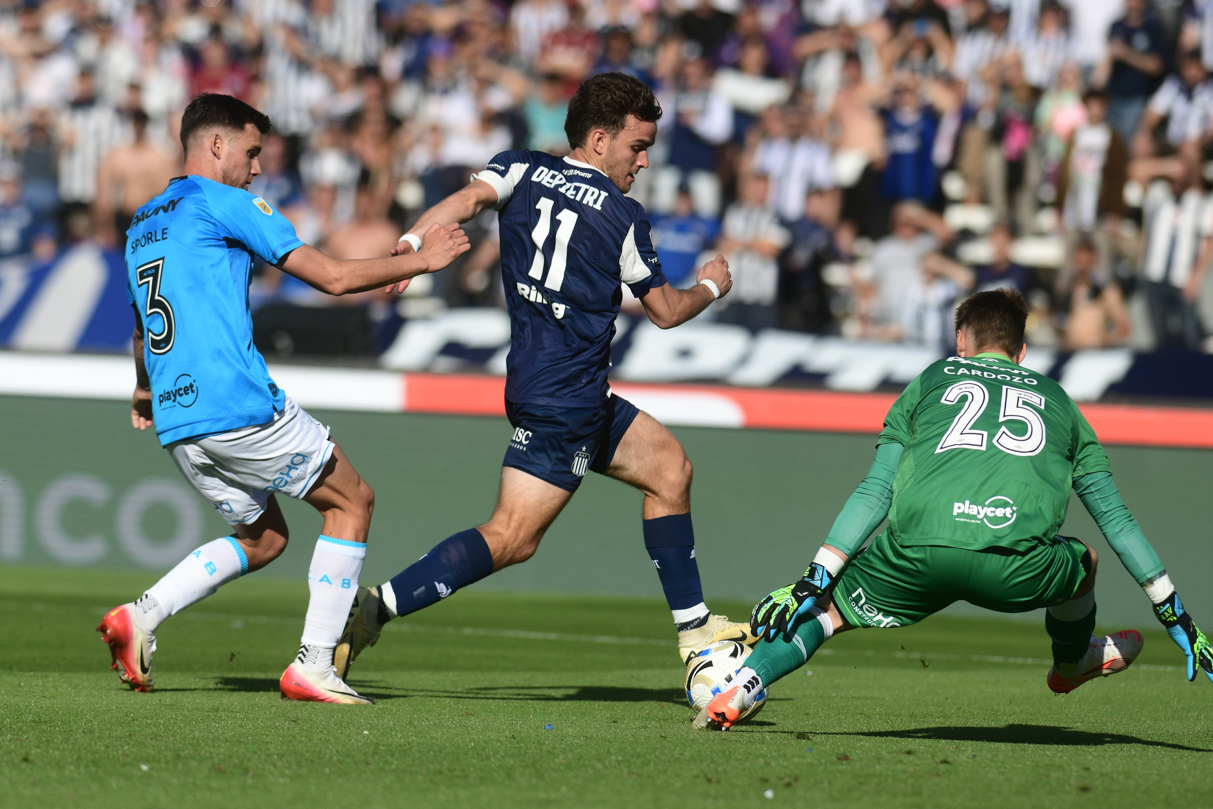 Talleres ante Belgrano, por la fecha 11 del Torneo Clausura. (Ramiro Pereyra / La Voz).