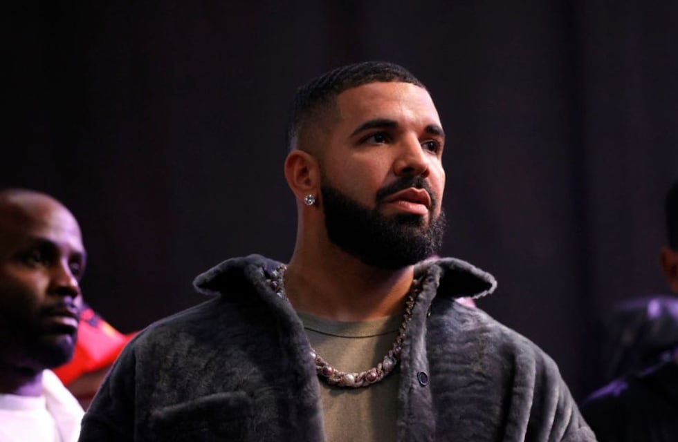 Su turbulento romance con Rihanna y la rara relación con Millie Bobby Brown: todas las polémicas de Drake antes del Lollapalooza Argentina
