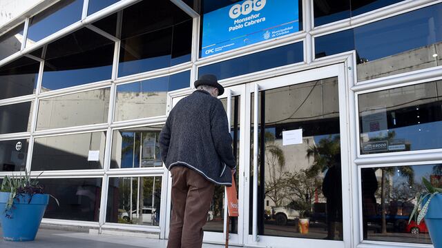 La atención en los CPC sigue resentida y los ciudadanos, sin poder realizar sus trámites.