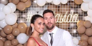 El matrimonio fue a Sevilla para el casamiento de Jordi Alba y Romarey Ventura.
