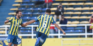 Laso festeja uno de los tantos con los que Central derrotó a Banfield. (@CARCoficial)