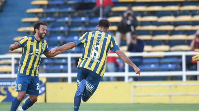 Laso festeja uno de los tantos con los que Central derrotó a Banfield. (@CARCoficial)