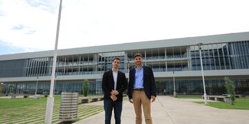 El intendente Leonardo Viotti y el gobernador Maximiliano Pullaro recorrieron la obra del Nuevo Hospital