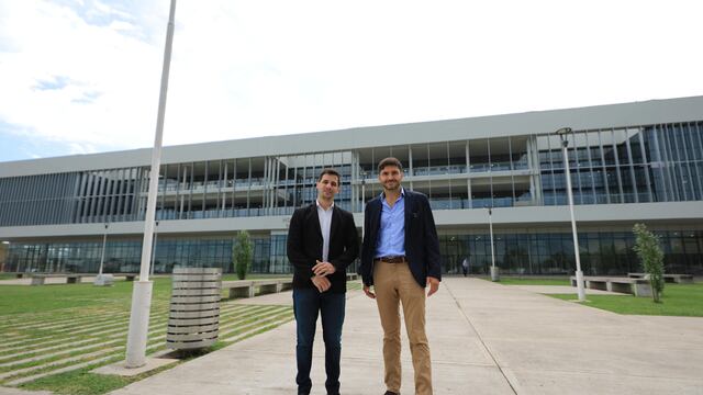 El intendente Leonardo Viotti y el gobernador Maximiliano Pullaro recorrieron la obra del Nuevo Hospital