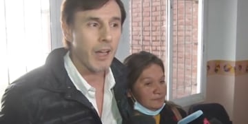 El legislador porteño Roberto García Moritán partició de la protesta de las mamás y familiares de los bebés muertos en el Hospital Neonatal.