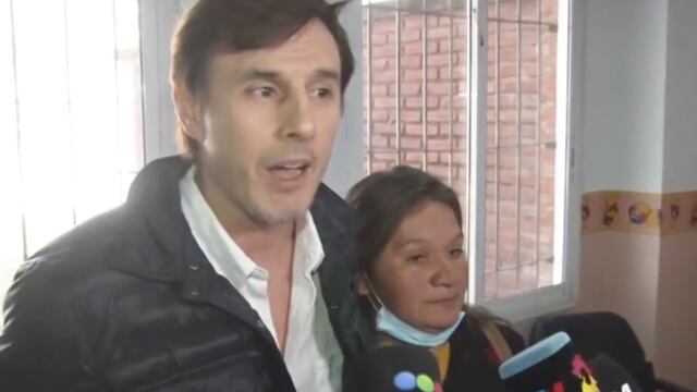 El legislador porteño Roberto García Moritán partició de la protesta de las mamás y familiares de los bebés muertos en el Hospital Neonatal.