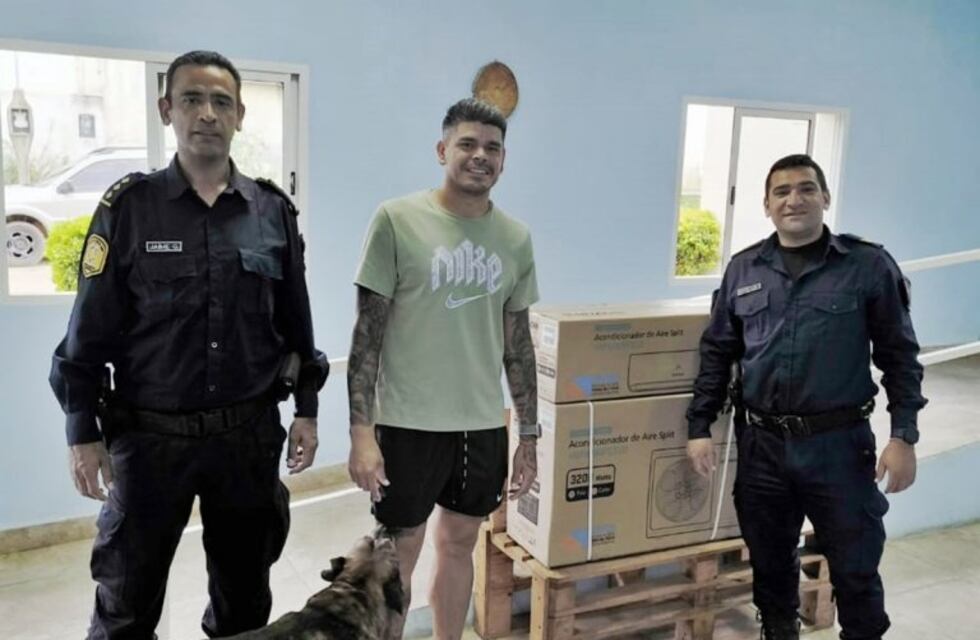 Gustavo Bou donó un aire acondicionado a una comisaría de Concordia