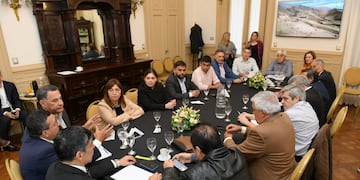 Monteros y Acevedo dialogaron con legisladores del PJ sobre propuestas legislativas y el futuro del peronismo provincial.