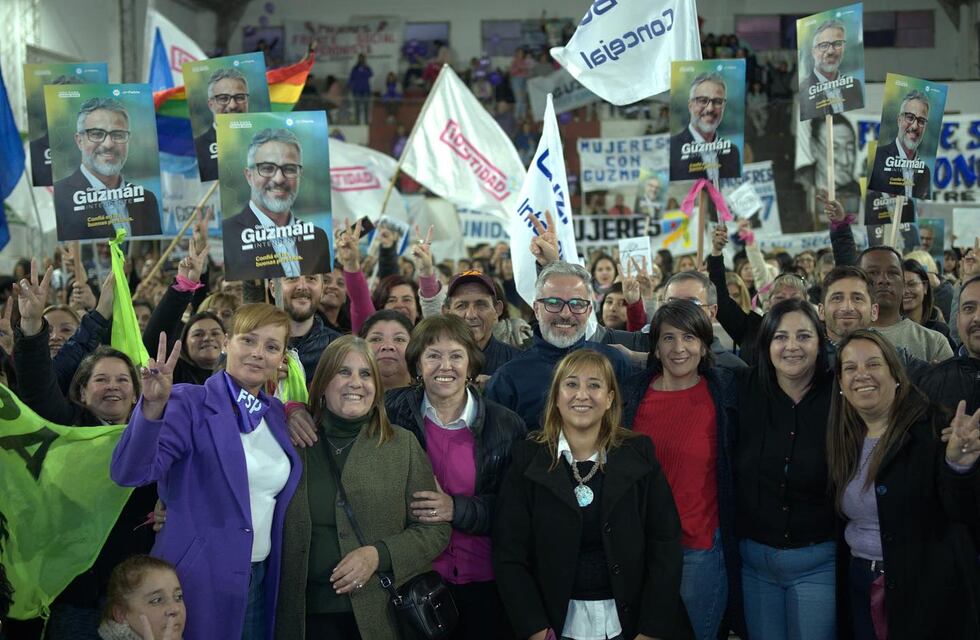 Gustavo Guzman, pre candidato a intendente de Paraná protagonizó una marcha en homenaje a Evita