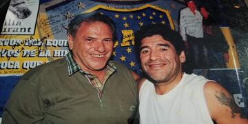 Cesar Neyra con Diego Maradona.