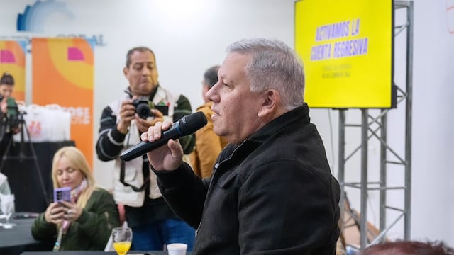 Gustavo Benedetti junto al periodismo local y provincial Arroyito