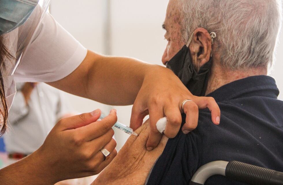 Vacuna COVID-19 en Santa Fe: se completó la llegada de 176.750 dosis