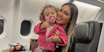 Nina y su "señora mami".