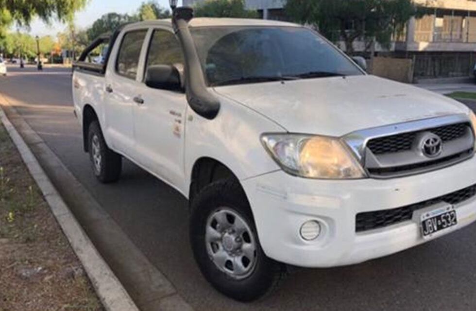 Chaco: dejó su camioneta en marcha con 10.000 dólares dentro, la robaron y al denunciar descubrió que fue su ex pareja