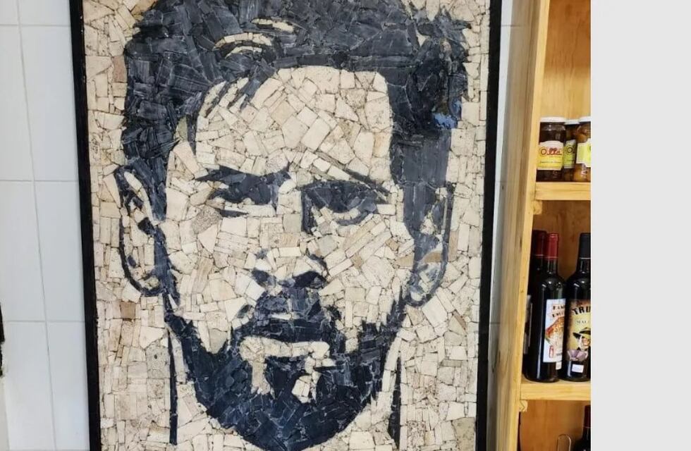 Un sanjuanino hizo una obra de arte con piedritas y quiere que llegue a Lionel Messi