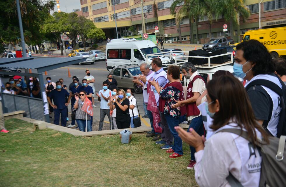 Protesta de Salud en Córdoba: piden por el pase a planta de médicos y enfermeros contratados por la pandemia