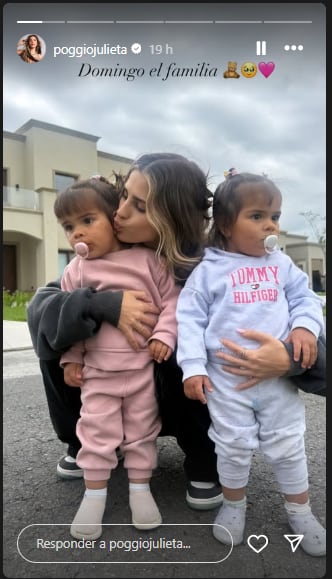 Julieta Poggio con las gemelas de Daniela Celis y Thiago Medina