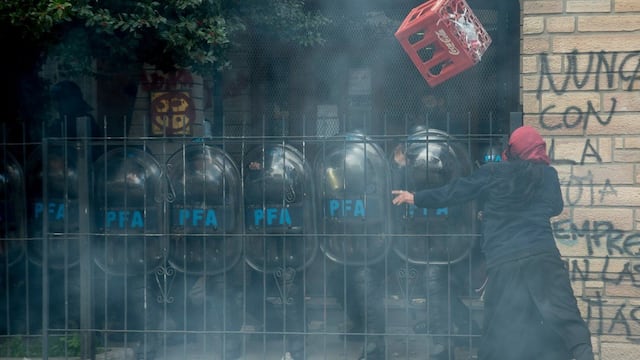 Incidentes entre grupos mapuches y la Policía en Bariloche. Foto: Diario Río Negro.