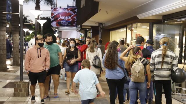 Durante un fin de semana en Carlos Paz, temporada de verano 2021. (Foto: archivo / Municipalidad VCP).
