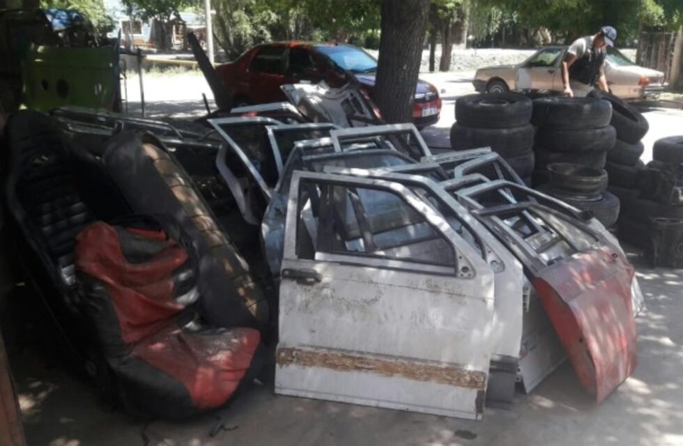 Allanaron un desarmadero de autos clandestino