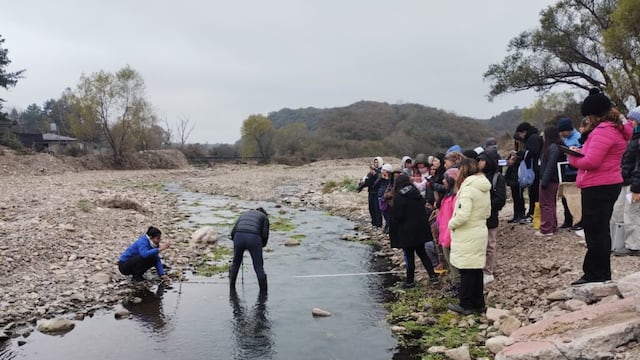 El río Xibi Xibi, que atraviesa la ciudad de San Salvador de Jujuy, es objeto de estudio para universitarios salteños.