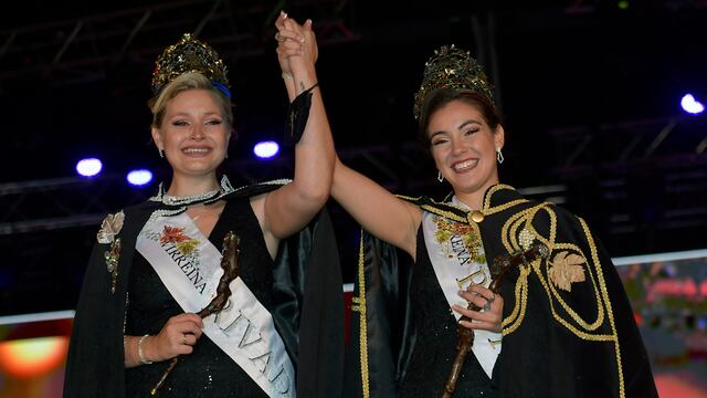 04 Febrero 2022 Mendoza Rivadavia
Vendimia departamental Rivadavia 2022
"Un cielo de esperanza”, como se escuchó en las primeras palabras de la noche, Rivadavia eligió a Martina Pilar Boscariol, de 20 años, como flamante Reina departamental de la Vendimia 2022. Así, el departamento del Este festejó una nueva temporada de cosecha junto a su comunidad, en la fiesta denominada “Presagios de tradición”.
Foto: Orlando Pelichotti / Los Andes