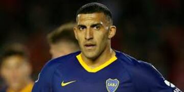 Vecinos de Remedios de Escalada aseguran que Wanchope estuvo en la fiesta, cantó y se quedó hasta muy tarde.